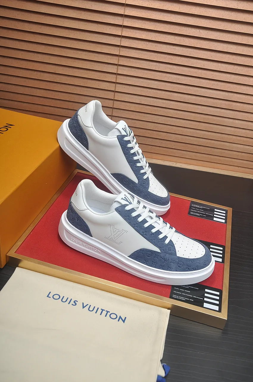 Men's men's shoes 💰640💶Original development, quality shipping, welcome to compare - LV sneaker series sports shoes introduce the loose silhouette of the ready-to-wear series into the spring and summer men's wear shows and make an eye-catching appearance. The cow leather upper is combined with rough fabric laces, and colorful beading highlights the brand's classic elements. LV letters mark the tongue and Monogram floral outsole. Mixed materials Made of top-grain cowhide, thick shoelace design, large Monogram print on the side, mesh lining and cotton feet, the comfort is as extreme as ever, premium heritage, quality first, worth owning! Size: Men’s 38-45 (45 is custom-made and cannot be returned or exchanged)